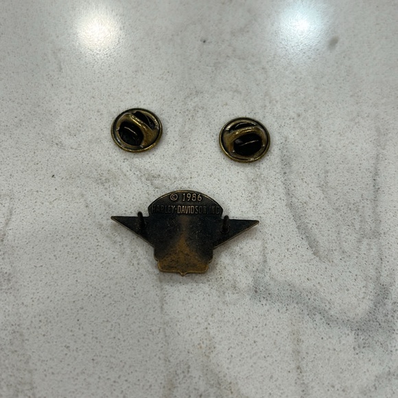 🎄 1992 Hog Ladies of Harley Collectible Brass Tone Pin - Picture 4 of 4